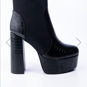 Azalea Wang platform ankle boots 8